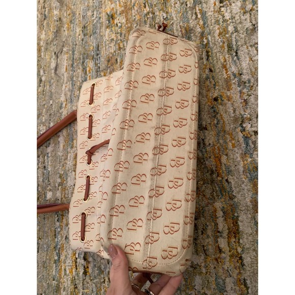Vintage Cream and Gold Canvas Dooney and Bourke Tote - Picture 4 of 9